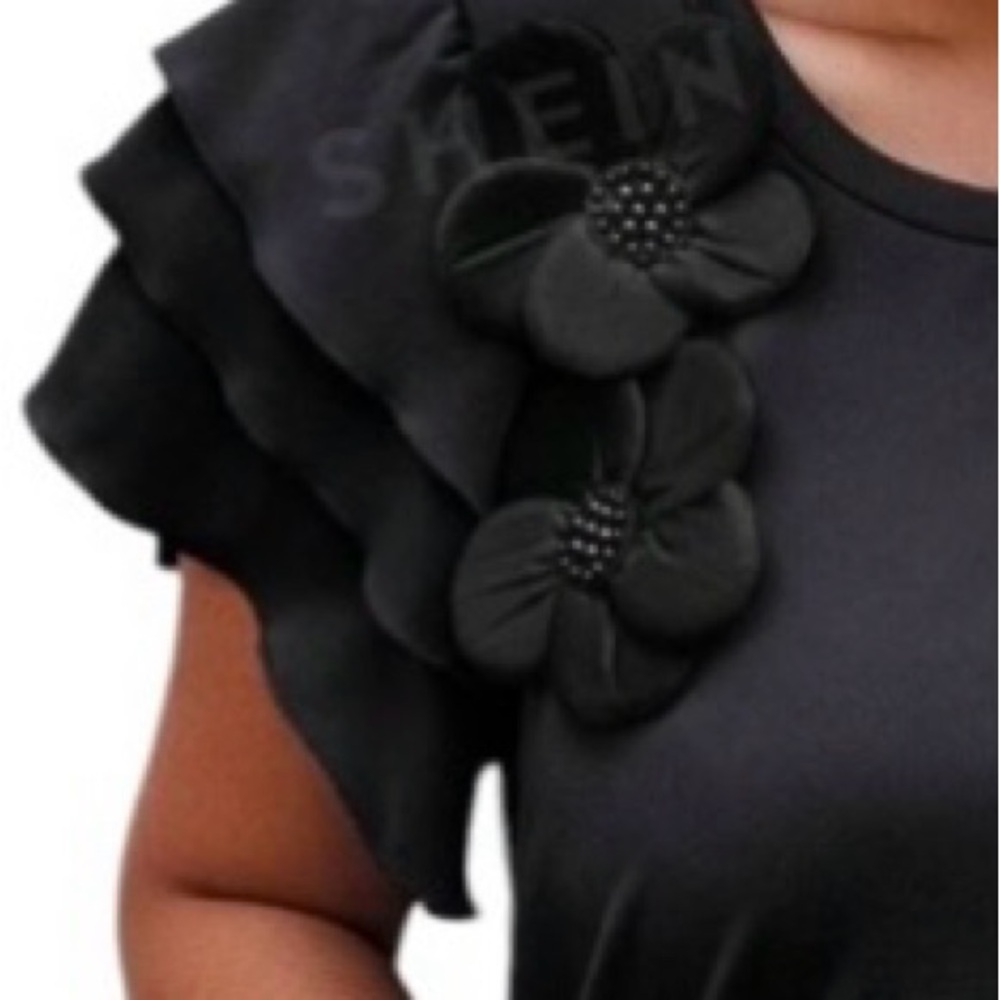 Ruffle Rose Appliqué Trim Top. Women’s Plus Size NEW - Picture 3 of 3